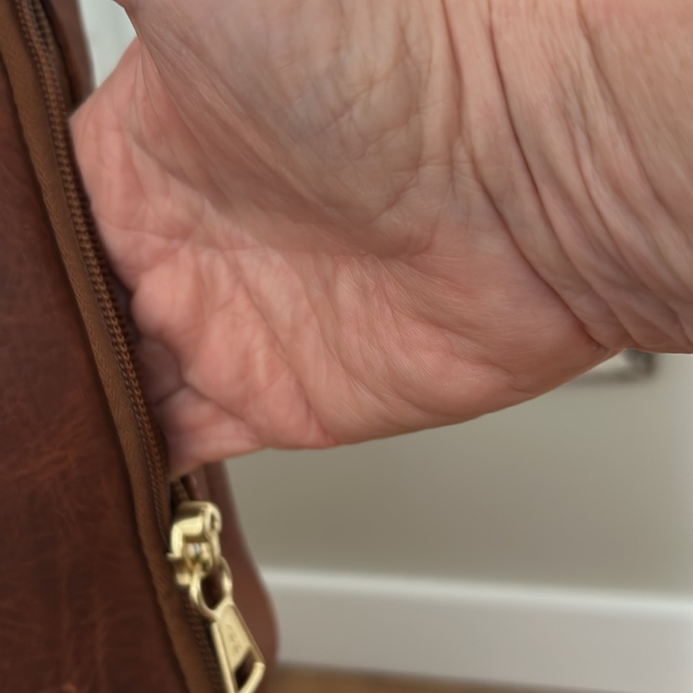 Overland Leather Handbag/Crossbody - Picture 7 of 15